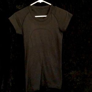 Lululemon Swifty tech short sleeve T shirt. Size 4